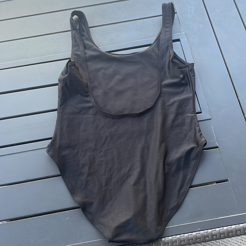 Ladies one piece - Picture 2 of 4
